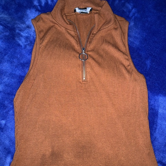 zipped v cut down the middle brown tee - Picture 1 of 1